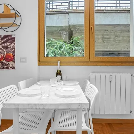 Modern With Air Conditioning Apartmán